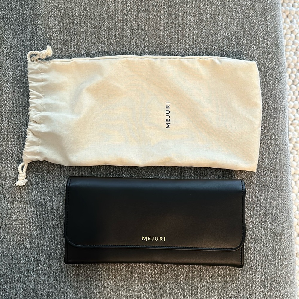 Mejuri jewlery travel case